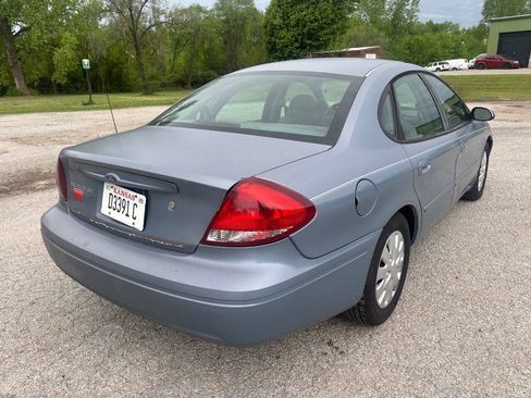 Used 2006 Ford Taurus SE FWD image 3