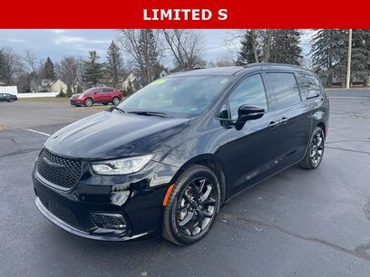 Used 2025 Chrysler Pacifica Limited