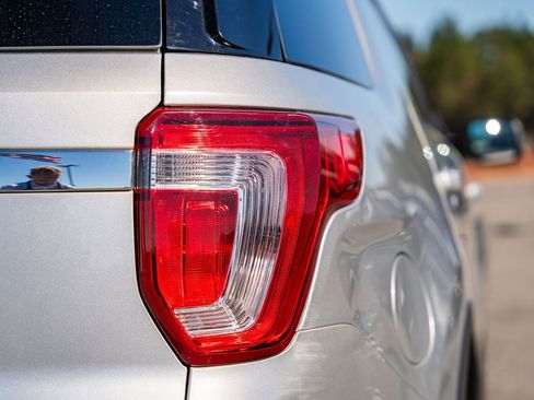 Certified 2017 Ford Explorer XLT w/ Equipment Group 202A image 15