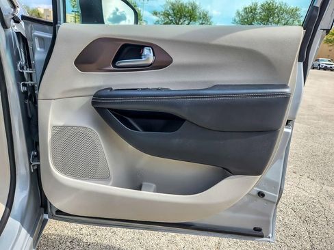 Used 2023 Chrysler Voyager LX FWD image 21