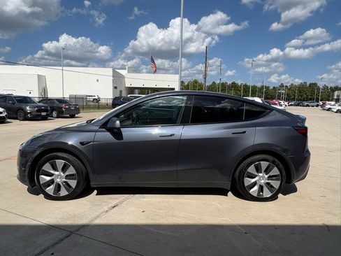 Used 2023 Tesla Model Y 2WD image 4
