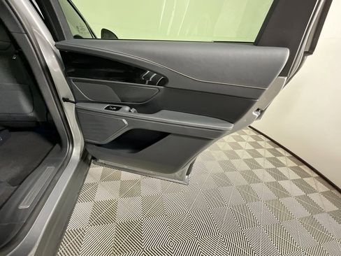 Used 2025 Lincoln Nautilus Premier w/ Jet Appearance Package image 23