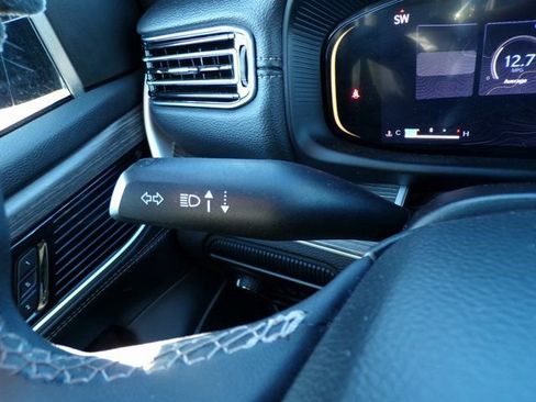 Used 2024 Jeep Wagoneer L Series II w/ Flexible Seating Group image 21