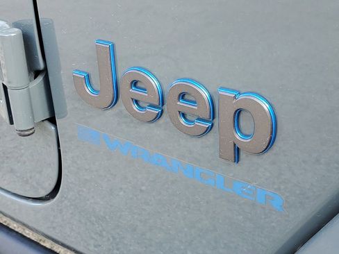 Used 2025 Jeep Wrangler Unlimited Sahara AWD/4WD image 6