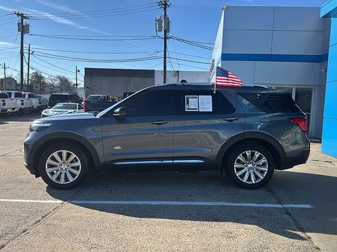 Used 2022 Ford Explorer King Ranch w/ Premium Technology Package image 7