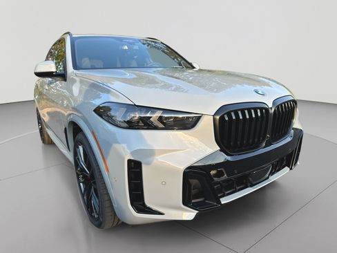 New 2026 BMW X5 xDrive40i w/ M Sport Package AWD/4WD image 3