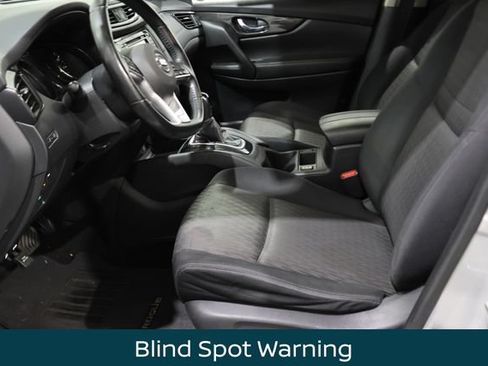 Used 2017 Nissan Rogue SV w/ SV Premium Package AWD/4WD image 10