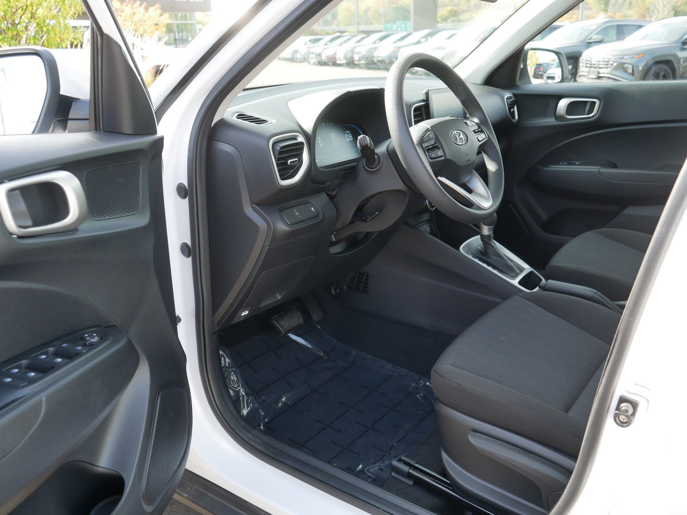 Used 2023 Hyundai Venue SE FWD image 11