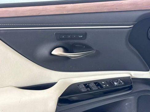 Certified 2025 Lexus ES 300h 300h image 14