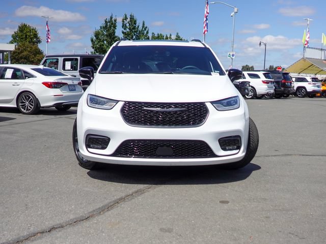 Used 2025 Chrysler Pacifica Limited FWD image 2
