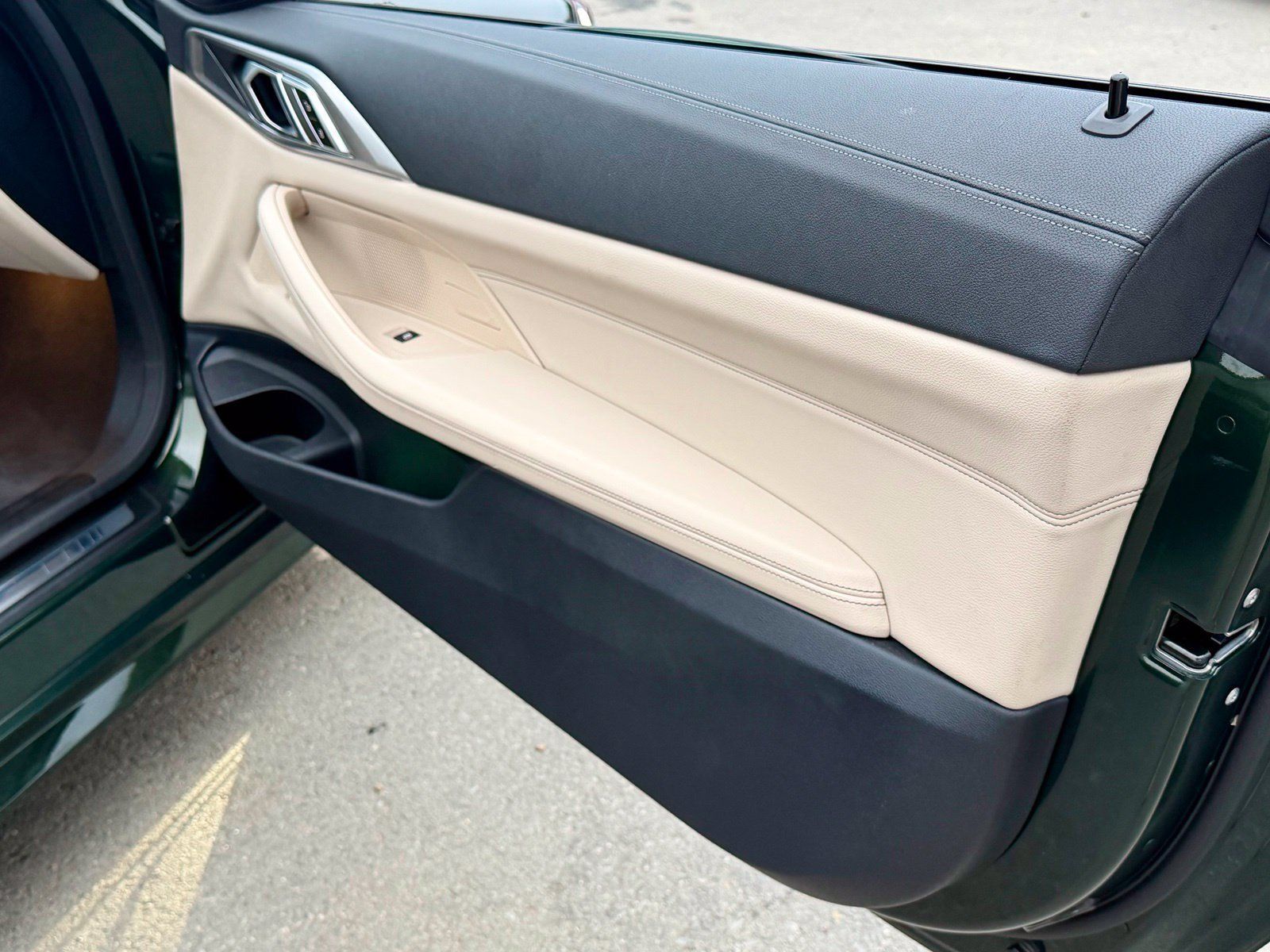 Used 2022 BMW 430i Convertible w/ M Sport Package RWD image 15
