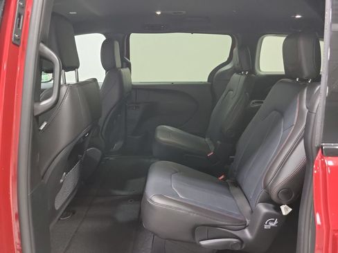 New 2027 Chrysler Pacifica Select AWD/4WD image 19