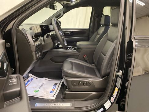 Used 2025 Chevrolet Suburban Z71 AWD/4WD image 14