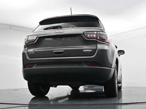 Used 2022 Jeep Compass Latitude FWD image 21
