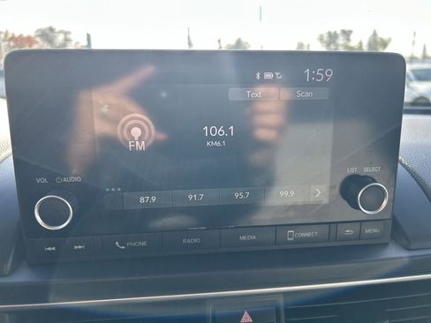 Used 2023 Honda Pilot LX image 16