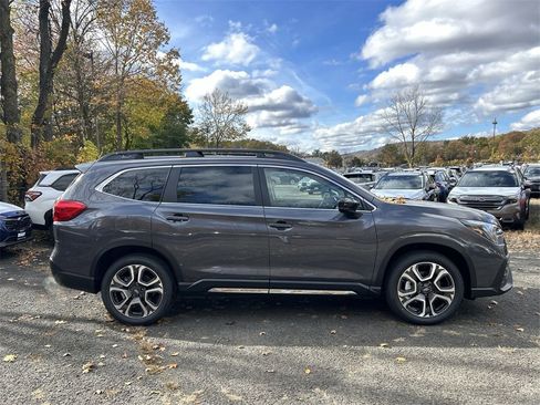 New 2025 Subaru Ascent Limited image 9