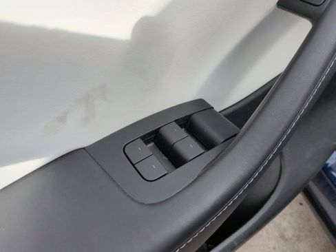 Used 2022 Tesla Model Y Long Range AWD/4WD image 13