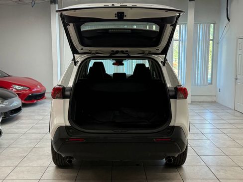 Used 2019 Toyota RAV4 LE w/ Carpet Mat Package AWD/4WD image 20