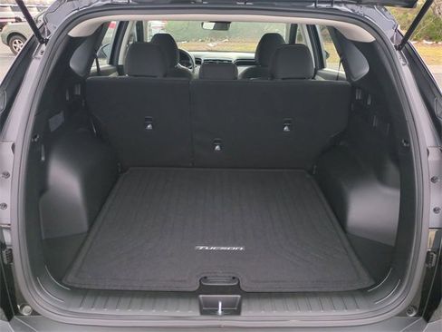 Used 2024 Hyundai Tucson SE image 13