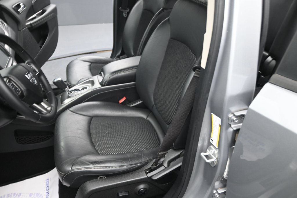 Used 2019 Dodge Journey Crossroad w/ Mopar All Weather Group FWD image 23