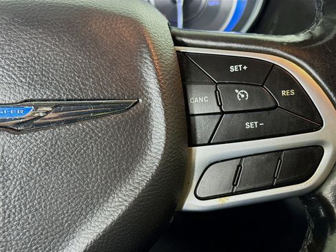 Used 2020 Chrysler 300 Touring RWD image 14