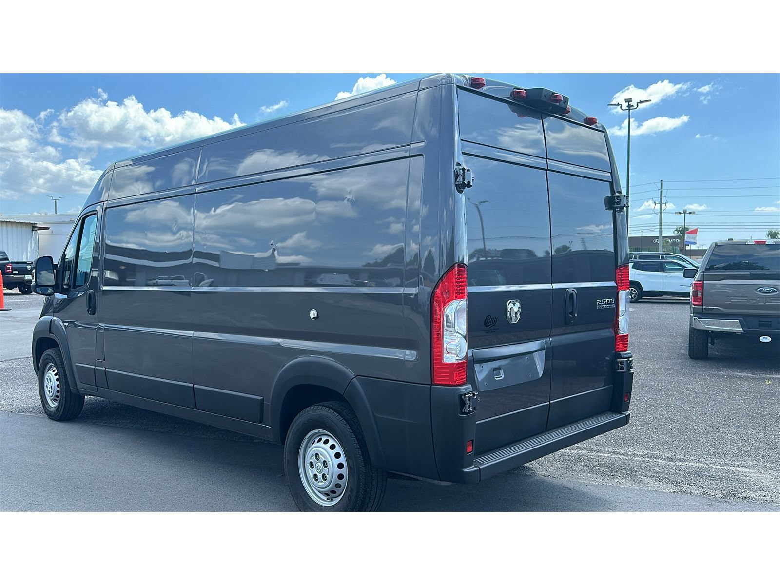 Used 2024 RAM ProMaster 2500 w/ Convenience Group FWD image 4