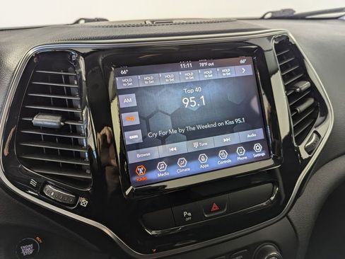 Used 2020 Jeep Cherokee Limited image 46