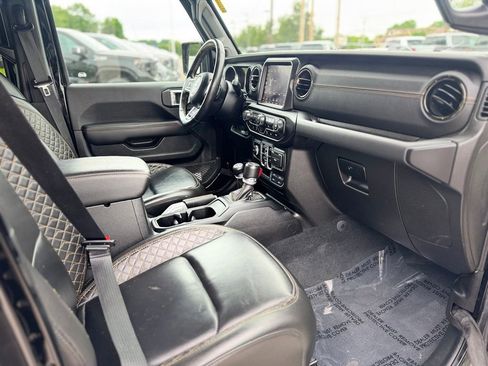 Used 2022 Jeep Wrangler Unlimited Sahara AWD/4WD image 11