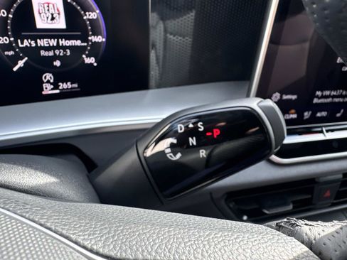 New 2026 Volkswagen Tiguan SE R-Line FWD image 24