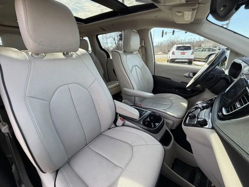 Used 2018 Chrysler Pacifica Limited w/ Advanced Safetytec Group image 15