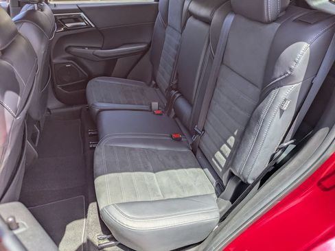 Used 2025 Mitsubishi Outlander SE FWD image 28