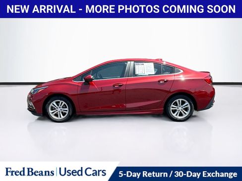 Used 2017 Chevrolet Cruze LT w/ Convenience Package FWD image 4