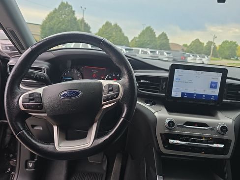 Used 2022 Ford Explorer XLT w/ Equipment Group 202A AWD/4WD image 9