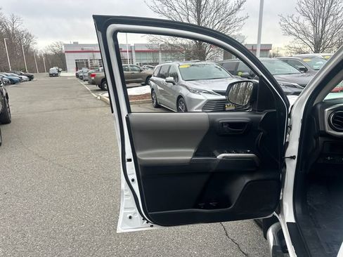 Certified 2018 Toyota Tacoma SR5 image 23