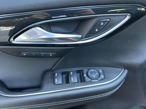 Used 2025 Buick Envision Preferred image 11