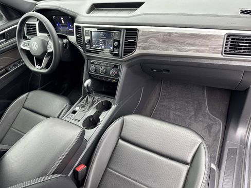 Certified 2022 Volkswagen Atlas Cross Sport SE image 29