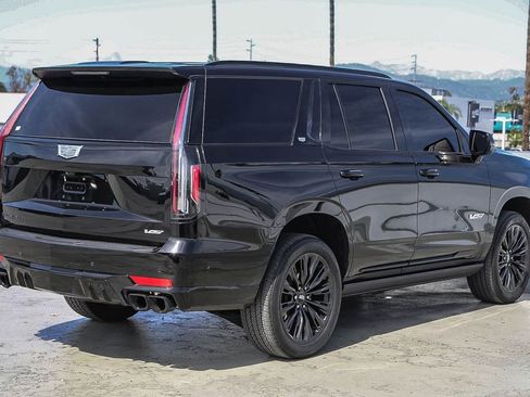 Used 2024 Cadillac Escalade V w/ LPO, ONYX Package image 9