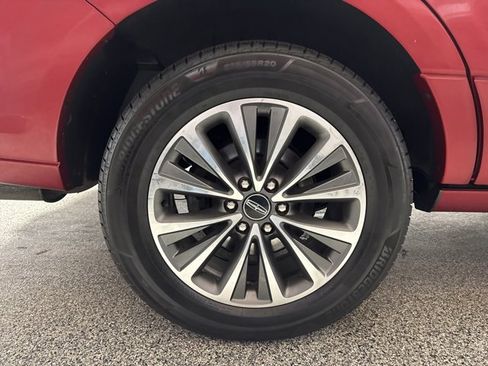 Used 2017 Lincoln Navigator Select image 23