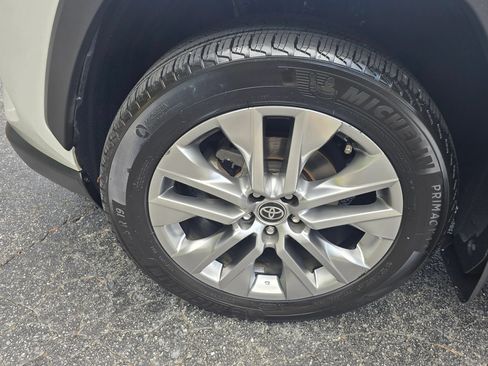Used 2021 Toyota RAV4 XLE Premium FWD image 22