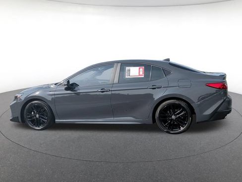 Used 2025 Toyota Camry SE FWD image 3