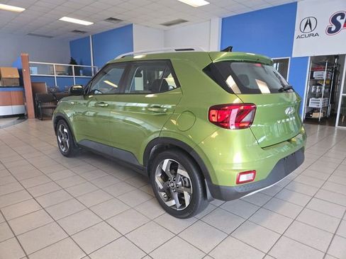 Used 2022 Hyundai Venue SEL FWD image 6