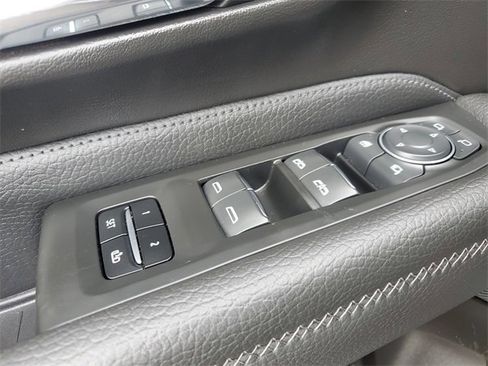 Used 2021 GMC Yukon XL Denali w/ Denali Premium Package image 24