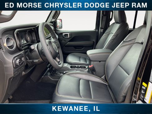 Used 2025 Jeep Gladiator Sport AWD/4WD image 9
