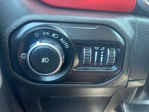 Used 2021 Jeep Wrangler Unlimited Rubicon w/ Cold Weather Group AWD/4WD image 37