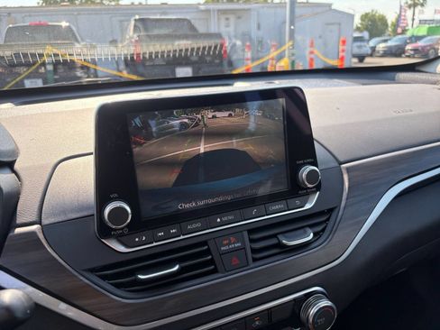 Used 2024 Nissan Altima 2.5 SV FWD image 23