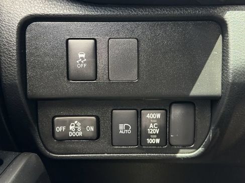 Used 2022 Toyota Tacoma TRD Sport AWD/4WD image 22