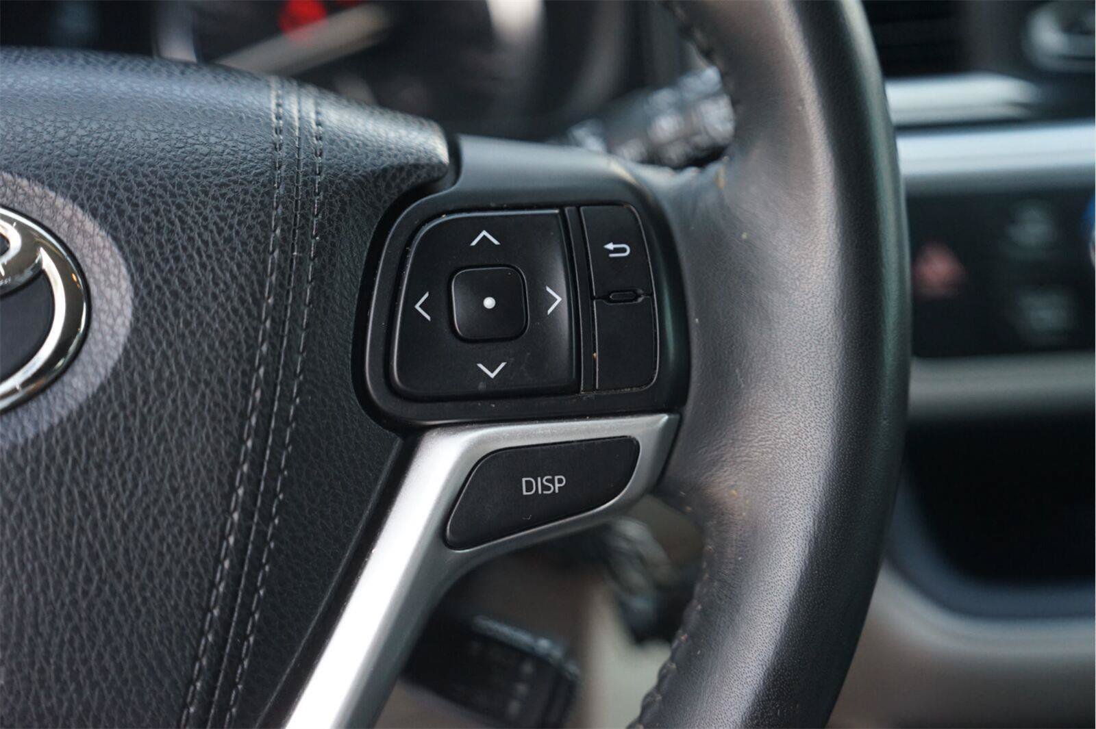 Used 2015 Toyota Highlander Plus FWD image 23