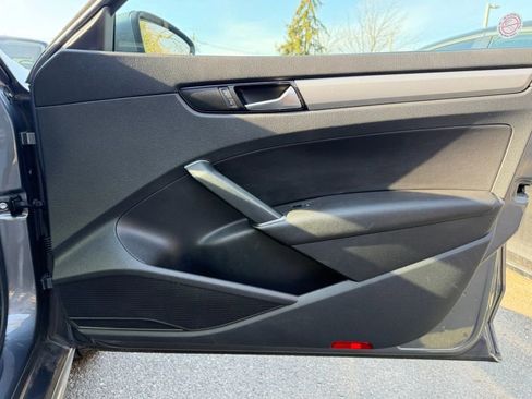 Used 2022 Volkswagen Passat 2.0T SE image 27