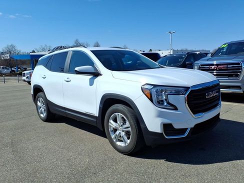 Used 2023 GMC Terrain SLE w/ Driver Convenience Package AWD/4WD image 3