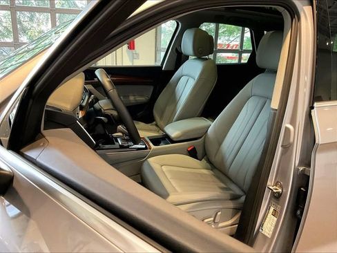 Used 2023 Audi Q5 2.0T Premium Plus w/ Premium Plus Package AWD/4WD image 6